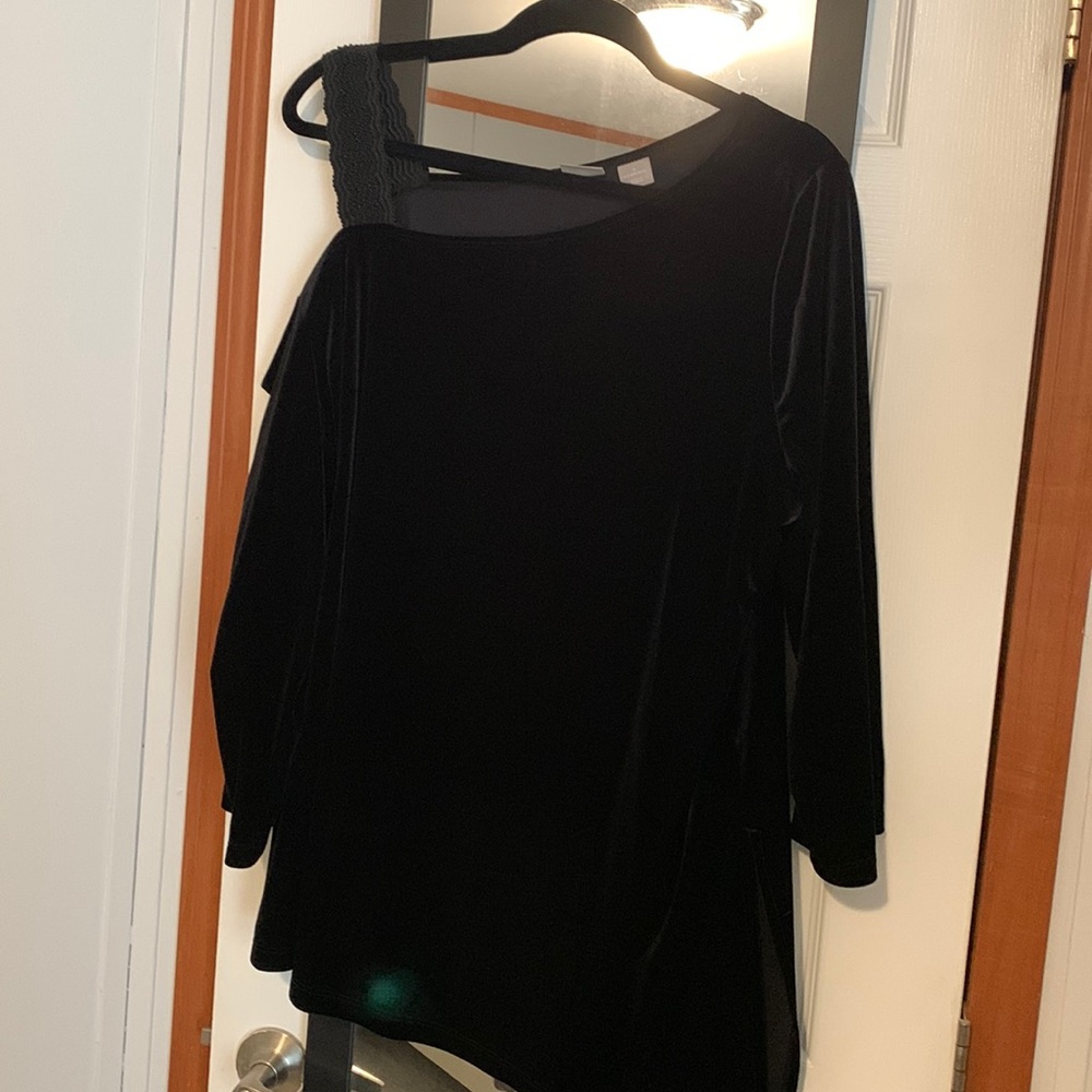 Beautiful blouse with open shoulder on the side